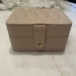 Jewelry case for travel
